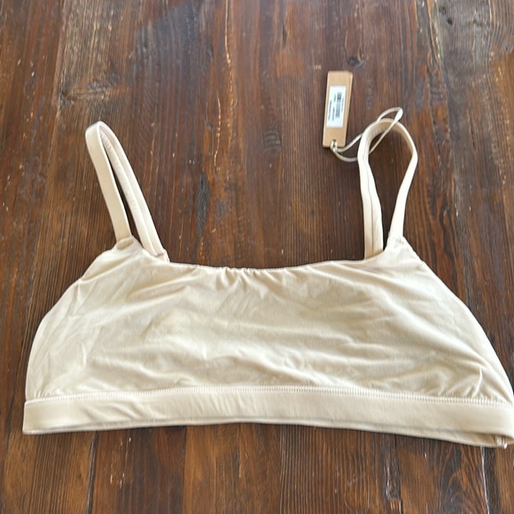 SKIMS Other - NWT skims bra size medium